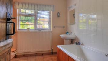 Cottage | Bathroom