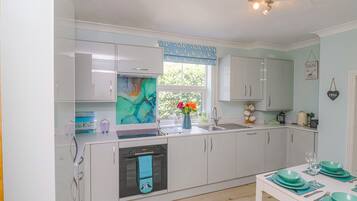 Casa de campo | Cozinha privada | Geladeira, lava-louças, talheres/pratos/utensílios de cozinha