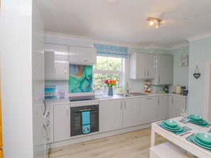 Cottage | Private kitchen | Fridge, dishwasher, cookware/dishes/utensils - 2 Cobb View (Lyme Regis)