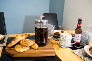 Comfort House, Private Bathroom | Restaurant - Entire Modern Liverpool Holiday Business Home (Liverpool)