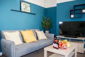 Maison Confort, salle de bains privée | Bar lounge