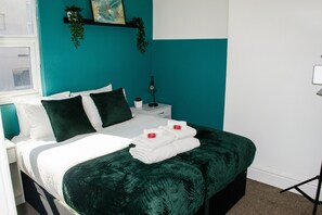 Comfort House, Private Bathroom | 2 bedrooms - Entire Modern Liverpool Holiday Business Home (Liverpool)