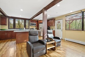 雪櫃、微波爐、焗爐、爐具