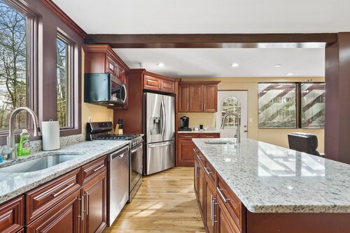 Large Catskills Private Property. Sunset Estate! ❤️ 5 Star, Hottub, Island, ski