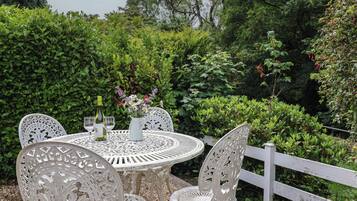 Cottage | Outdoor dining