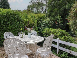Cottage | Outdoor dining