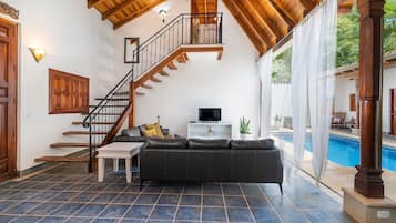 Smart-TV, DVD-Player, Stereoanlage