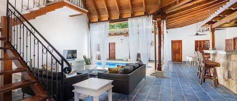 Smart TV, reproductor de DVD, estéreo