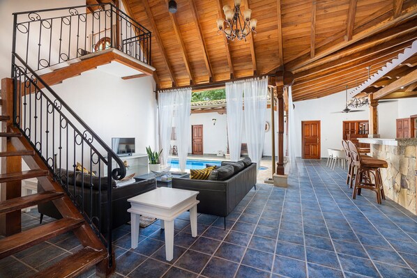 Smart TV, reproductor de DVD y estéreo