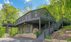 Exterior - Stunning views, amazing gathering spaces, hot tub (Galena)