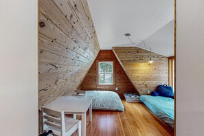 3 habitaciones, escritorio, internet y ropa de cama