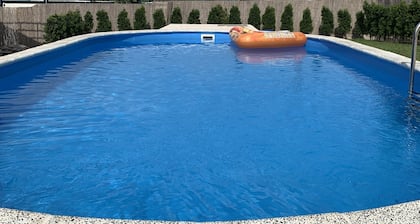 Mika’s Poolhouse