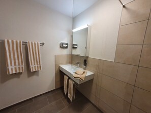 Double Room, Accessible, Private Bathroom (barrierefrei) | Bathroom - Hb-gästehaus (Selzach)