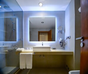Shower, rainfall showerhead, designer toiletries, hair dryer