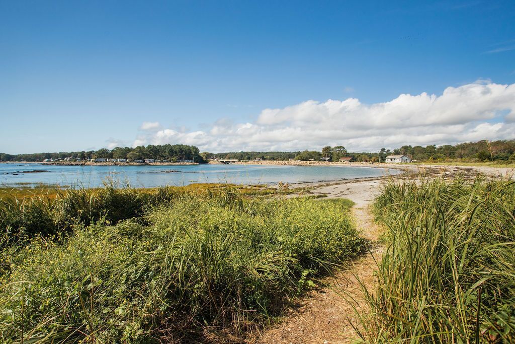 Charming, Peaceful Cottage steps to Cape Neddick Beach