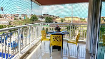 Apartment | Outdoor dining