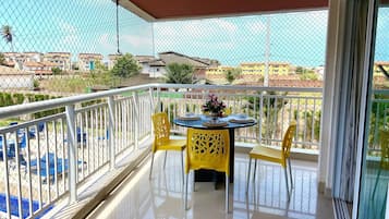 Apartment | Outdoor dining