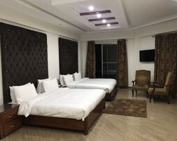 华丽四人房 | 熨斗/熨板、免费 WiFi、床单