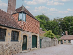 Exterior - Yard Cottage (Lyme Regis)