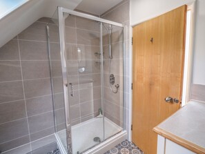 Ferienhaus | Badezimmer | Dusche, Haartrockner