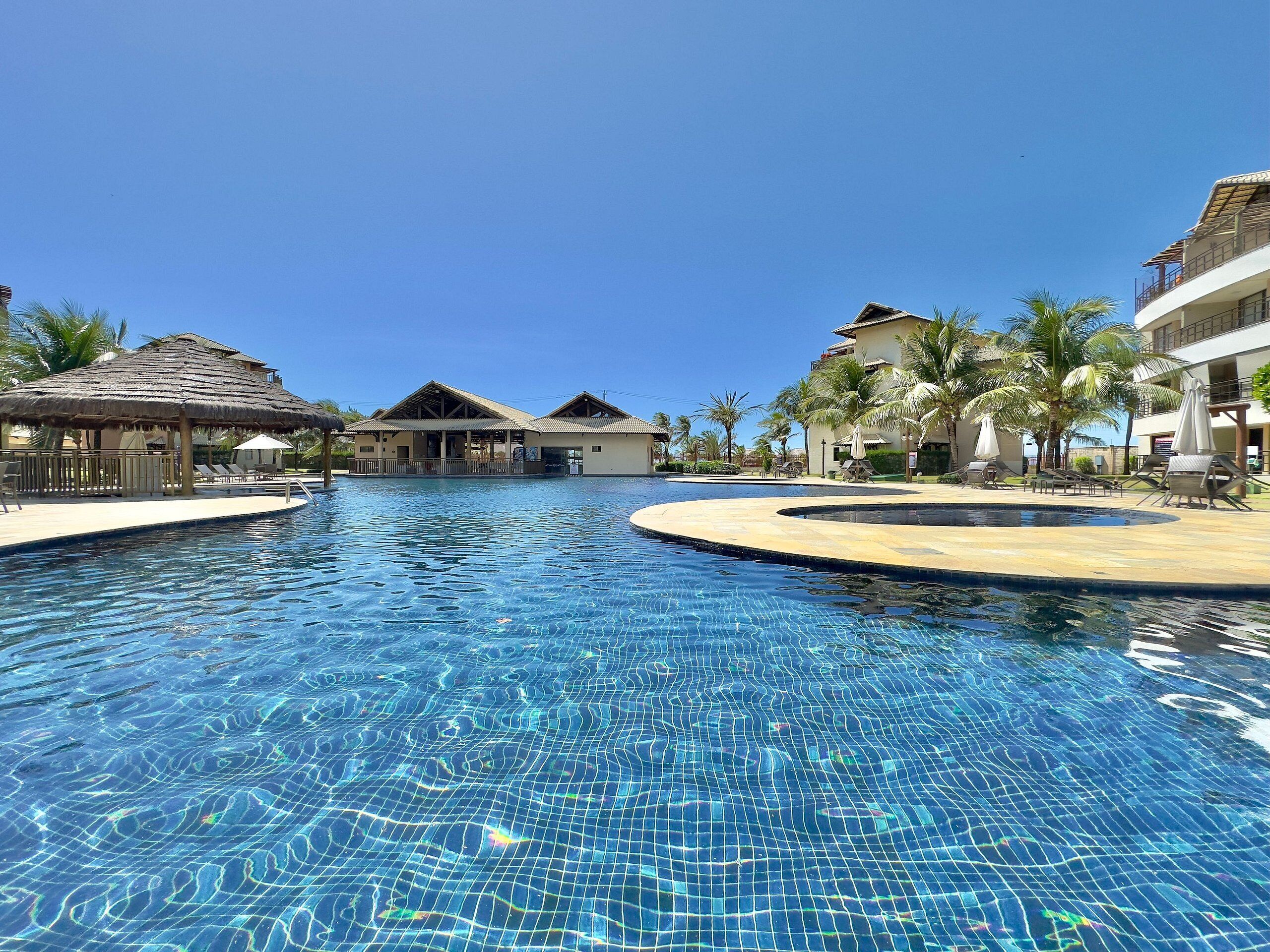 สระว่ายน้ำกลางแจ้ง