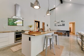 Fridge, microwave, oven, stovetop - Secluded 5-Acre Waterfront view near Williamsburg (Toano)