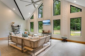 Smart TV, books - Secluded 5-Acre Waterfront view near Williamsburg (Toano)