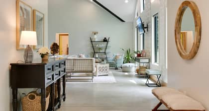 Secluded 5-Acre Waterfront view near Williamsburg