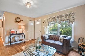 Smart TV, fireplace, DVD player, video library