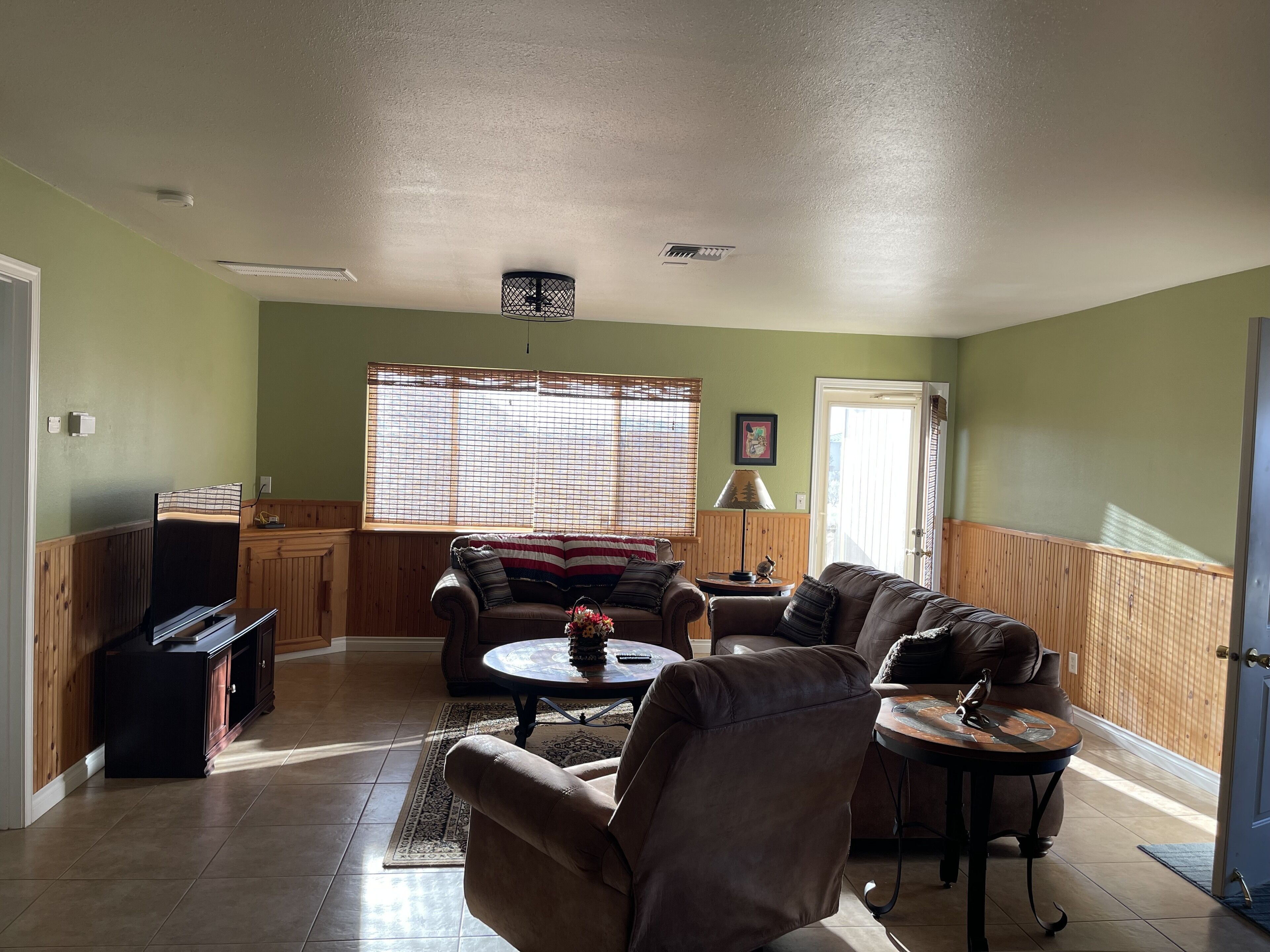 Smart TV, foosball, stereo