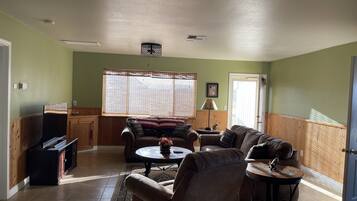 智能電視、足球機、音響