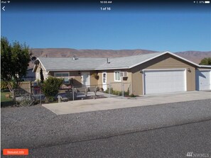 Exterior - Two bedroom, three bathroom fenced yard. Game room with hide a bed. Pet friendly (Desert Aire)