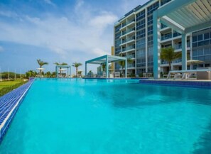 Outdoor pool - Apartamento Familiar Eagle Beach Aruba (Oranjestad)