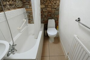 Cottage | Bathroom | Shower, hair dryer