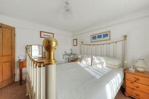 Cottage | Individually decorated, individually furnished, free WiFi