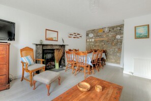Cottage | Living room | DVD player