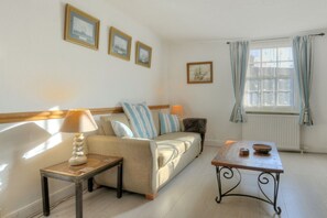 Småhus | Oppholdsrom | DVD-spiller