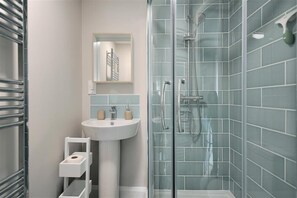 ChaumiÚre | Salle de bain | Douche, séchoir à cheveux