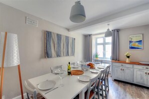 平房 | 私人廚房 | 電冰箱、微波爐、洗碗機、鍋具/餐盤/廚房用品