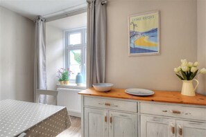 Cottage | Dining