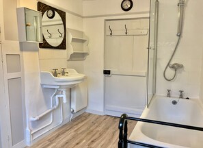 Cottage | Bathroom | Shower