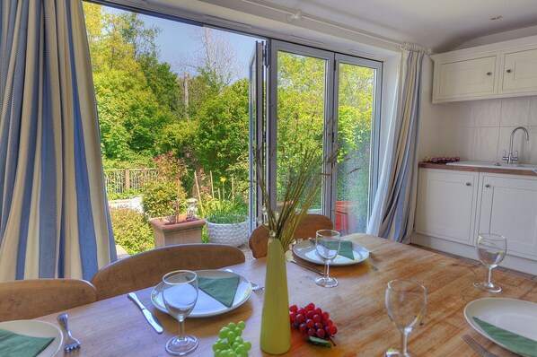 Cottage | Private kitchen | Fridge, dishwasher, cookware/dishes/utensils - 24 Mill Green (Lyme Regis)