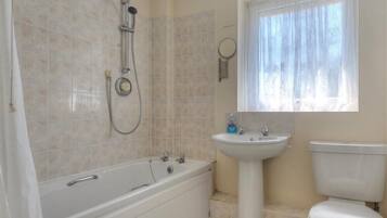 Cottage | Bathroom | Shower, hair dryer