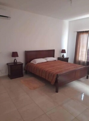 3 bedrooms, bed sheets
