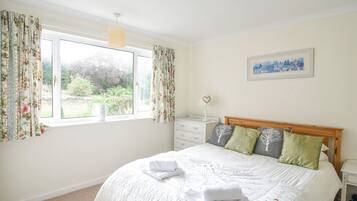 2 bedrooms, individually decorated, individually furnished, free WiFi