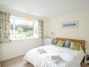 2 bedrooms, individually decorated, individually furnished, free WiFi