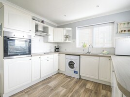 Frigorífico y utensilios de cocina