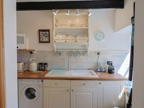 Cottage | Private kitchen | Cookware/dishes/utensils