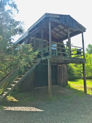 Exterior - Peaceful and private renovated barn right off the winery and brewery trail (Hector)