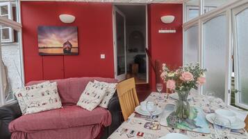 Cottage | Dining